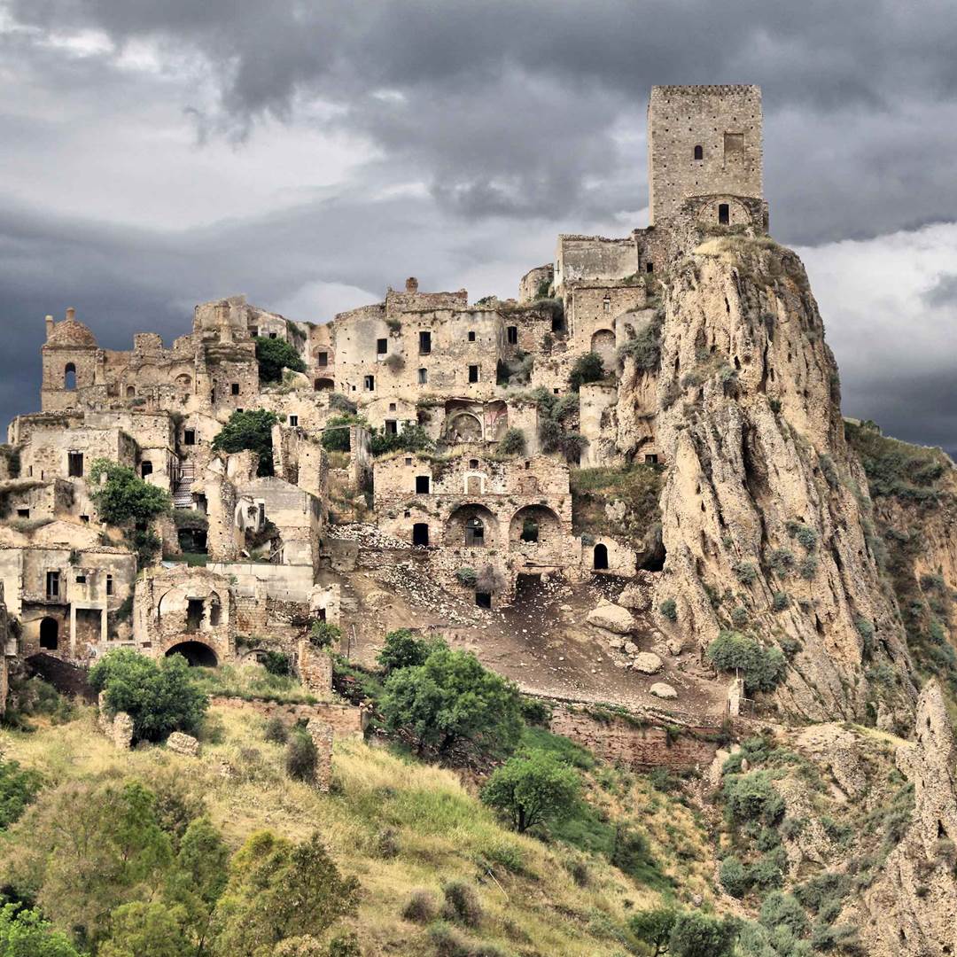 10 città fantasma in Italia per un Ghost Tour da brividi | Trainline