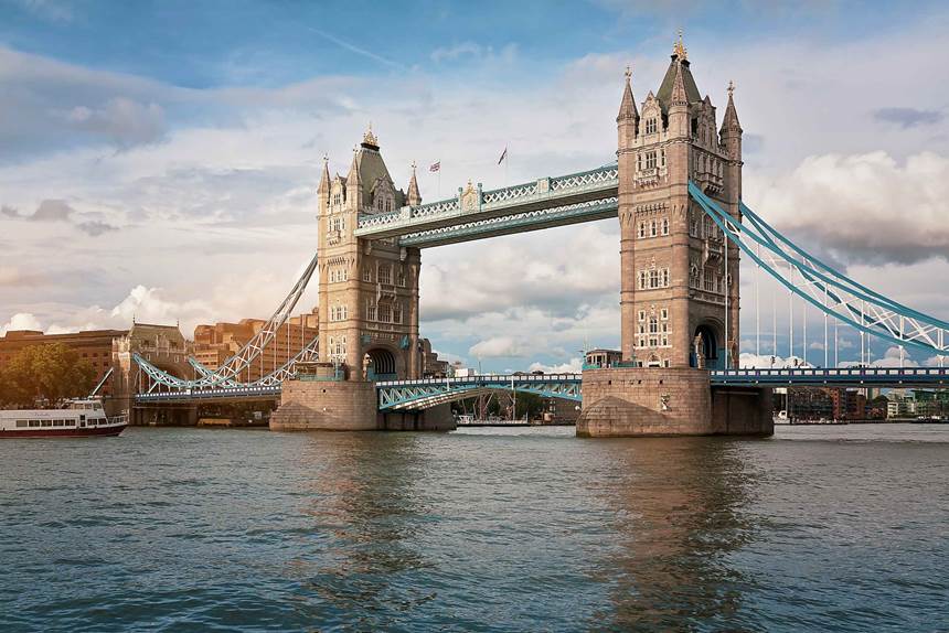 Visiting Tower Bridge in London | Trainline