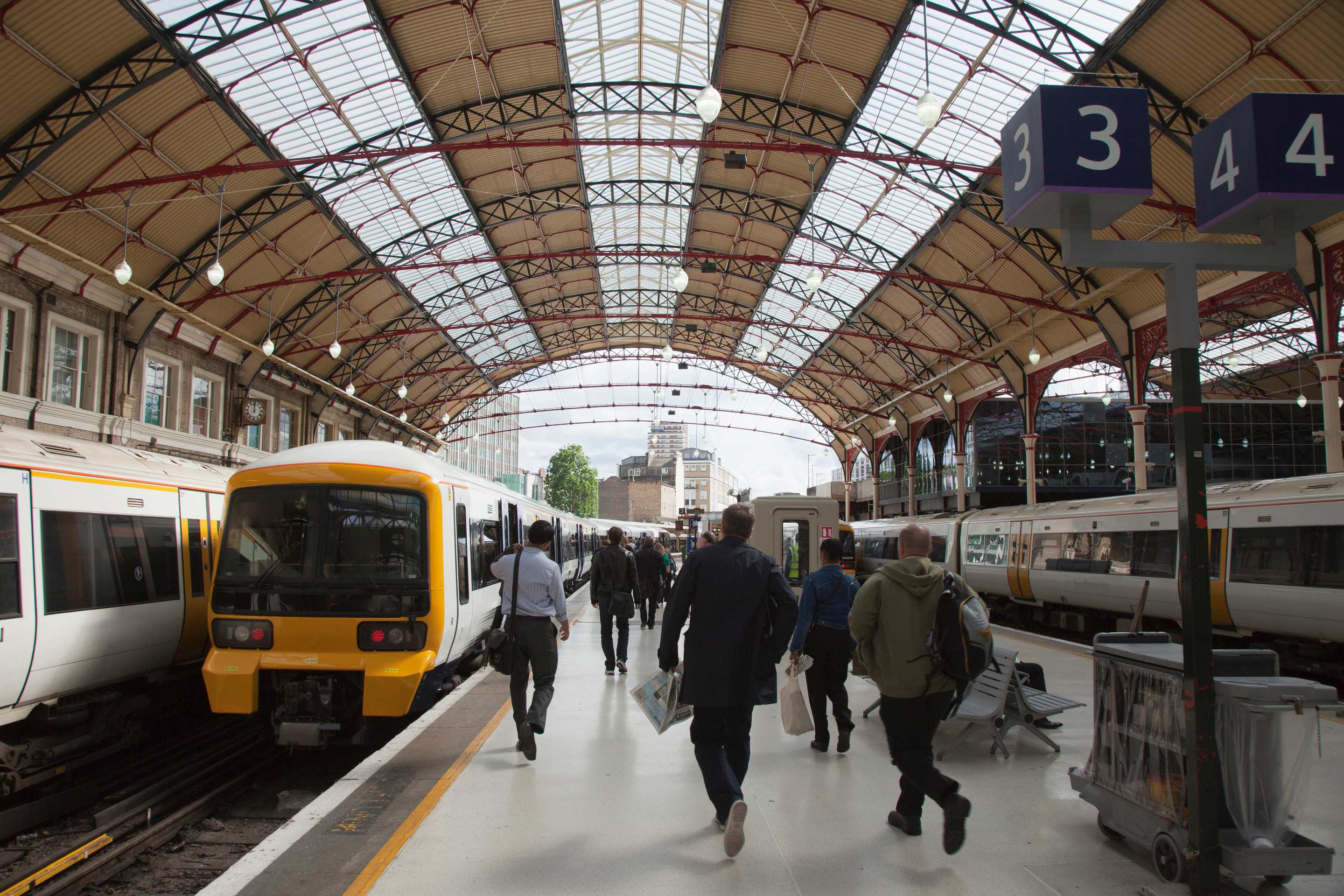 Gatwick Airport to central London train routes | Trainline