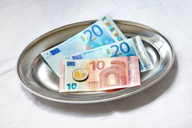 Your essential guide to tipping in Europe: 6 proven tips | Trainline