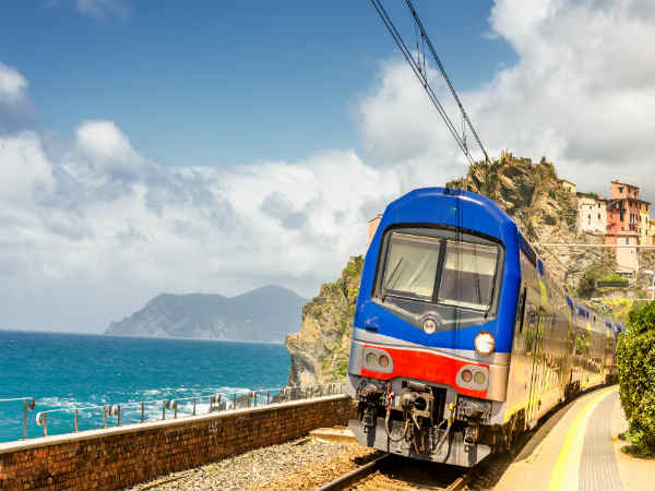 Cinque Terre Express | Orari e Prezzi treno 5 Terre 2023 | Trainline