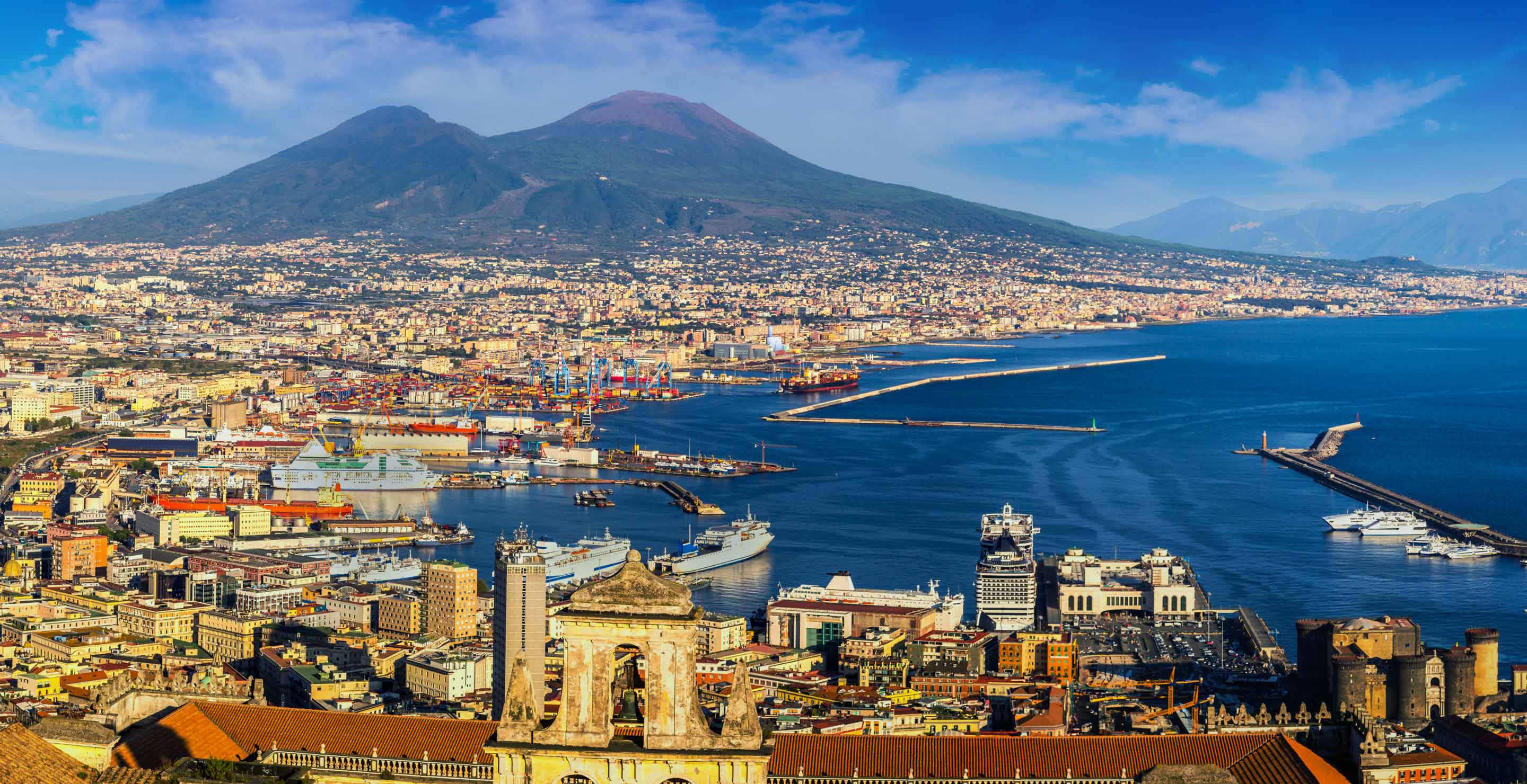 Pullman per Napoli: orari e offerte biglietti pullman | Trainline