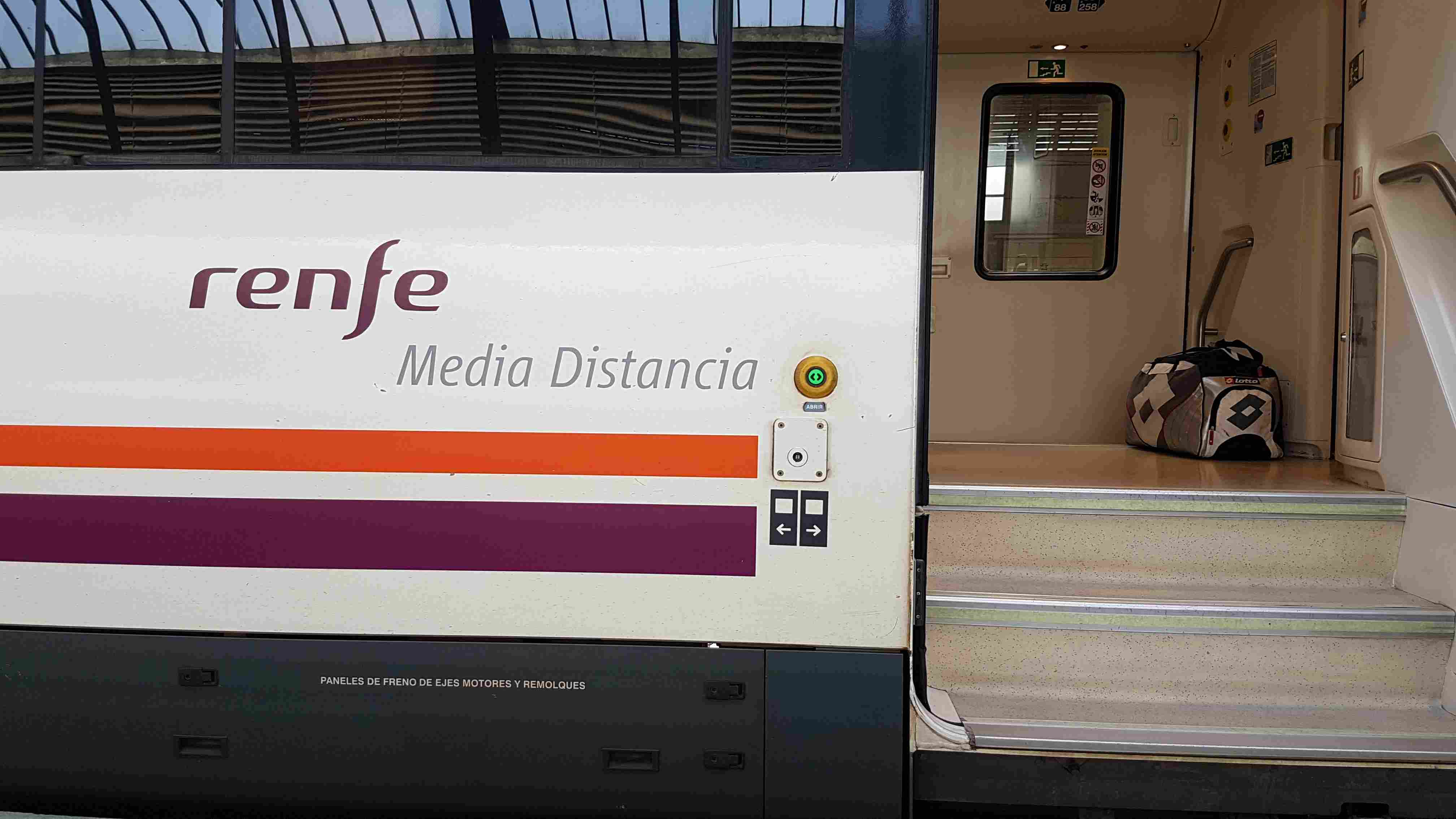 Renfe Media Distancia | Horarios y billetes Renfe regional | Trainline